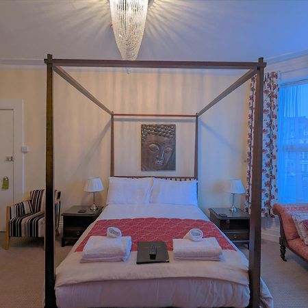 The Senarth Bed & Breakfast Ландъндо Екстериор снимка