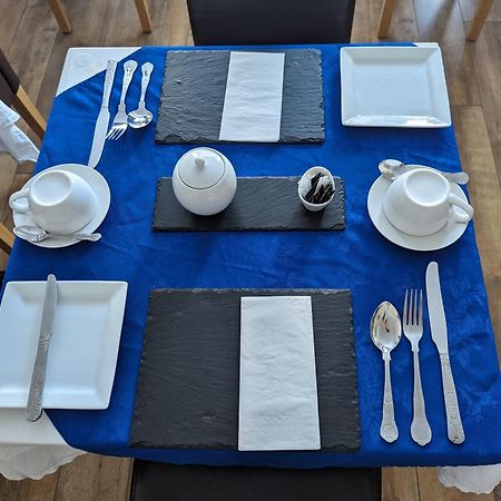 The Senarth Bed & Breakfast Ландъндо Екстериор снимка