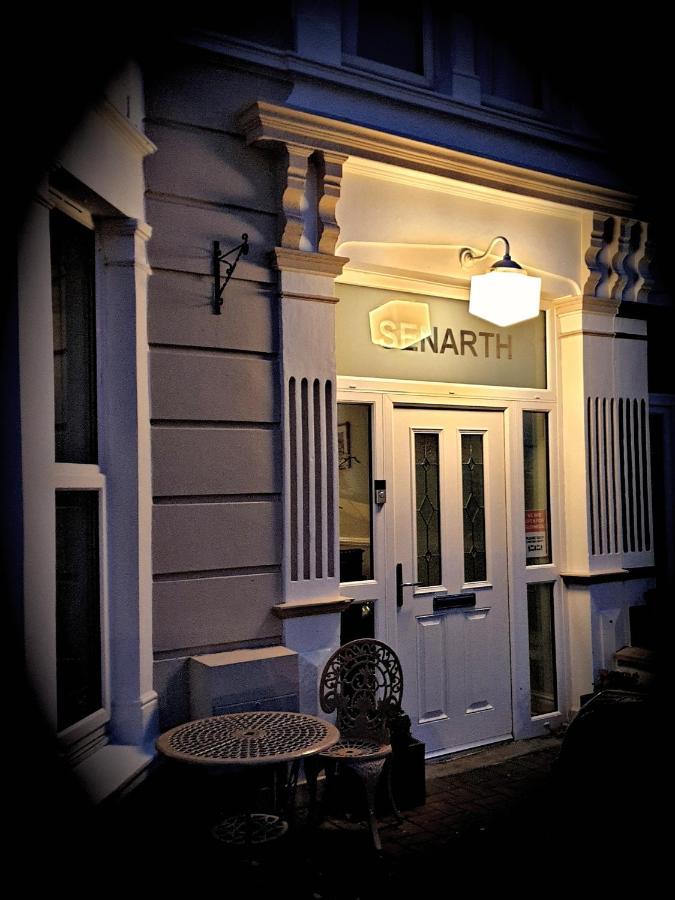 The Senarth Bed & Breakfast Ландъндо Екстериор снимка