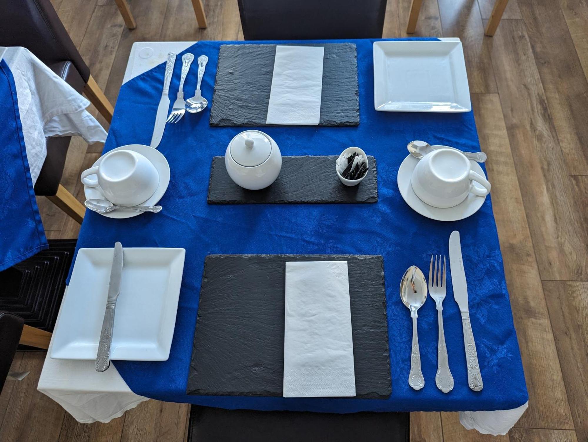 The Senarth Bed & Breakfast Ландъндо Екстериор снимка