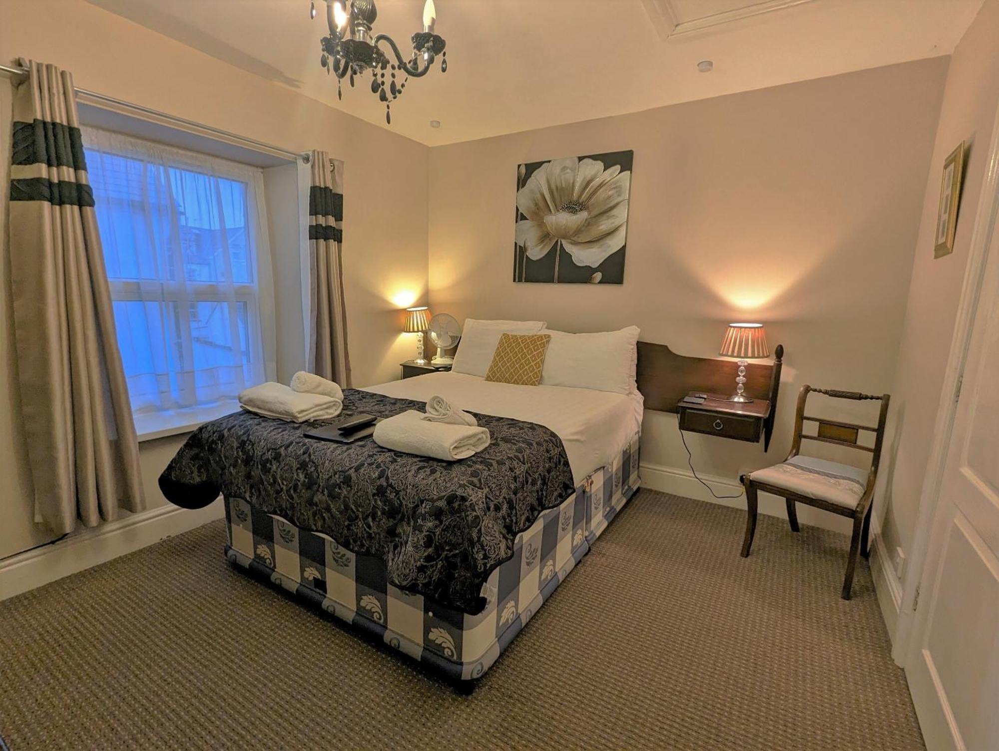 The Senarth Bed & Breakfast Ландъндо Екстериор снимка