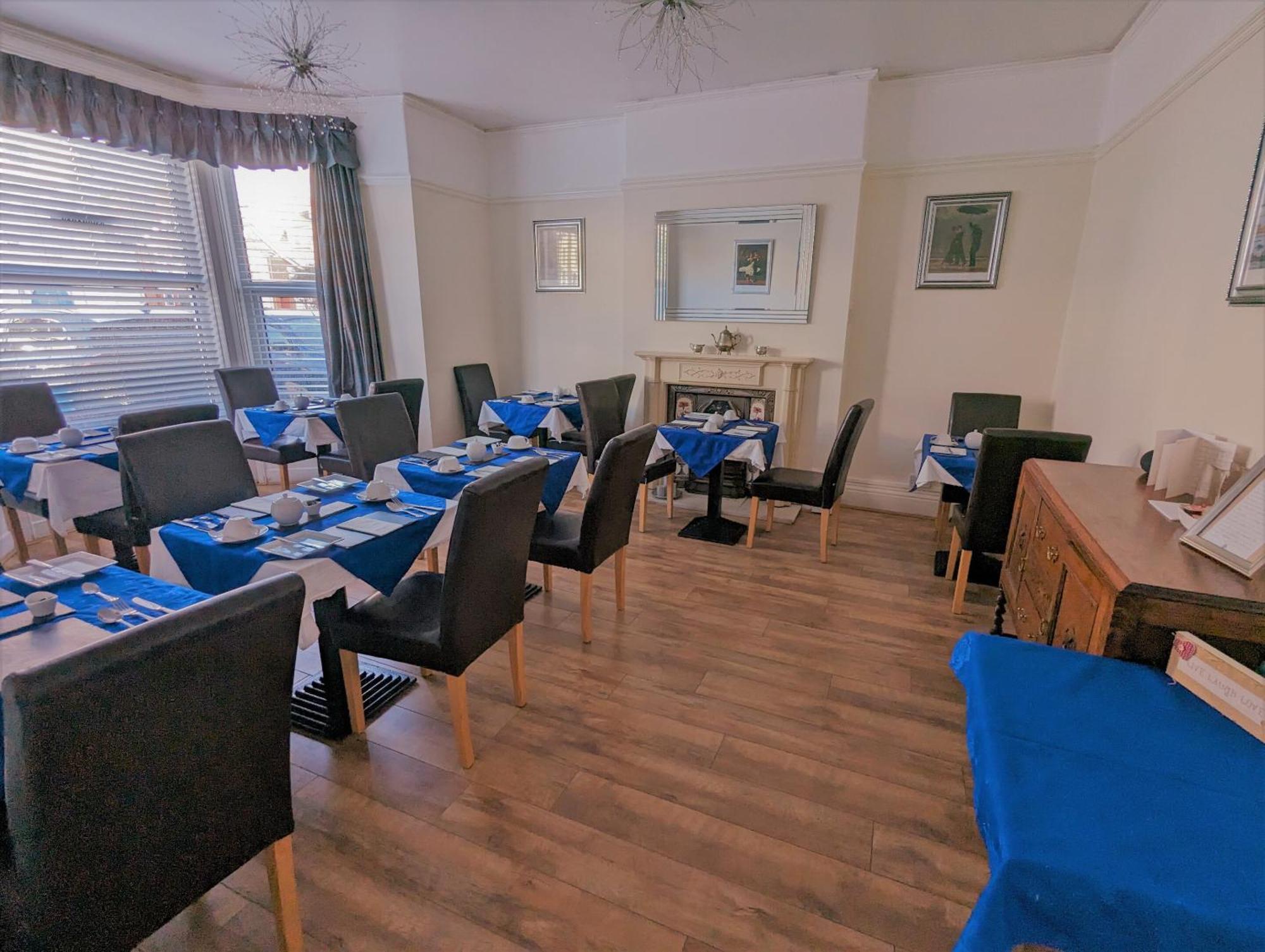 The Senarth Bed & Breakfast Ландъндо Екстериор снимка
