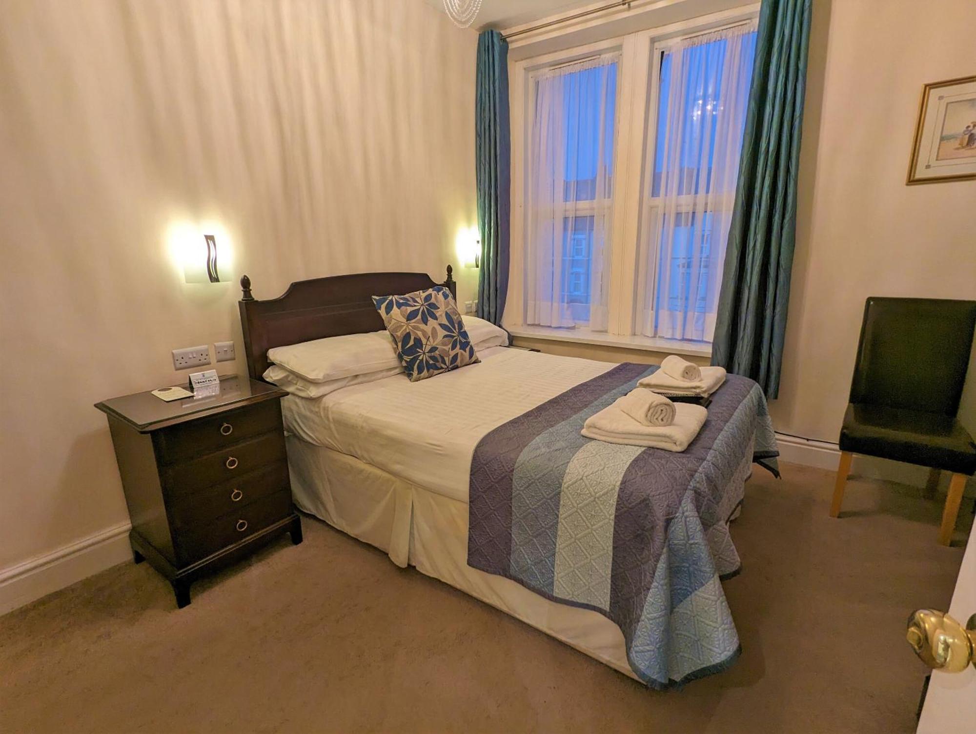The Senarth Bed & Breakfast Ландъндо Екстериор снимка