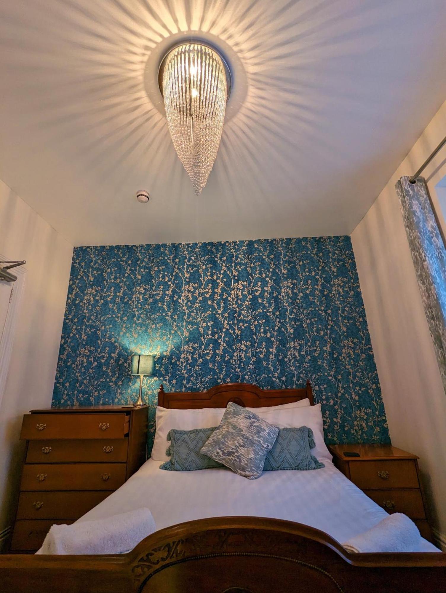 The Senarth Bed & Breakfast Ландъндо Стая снимка