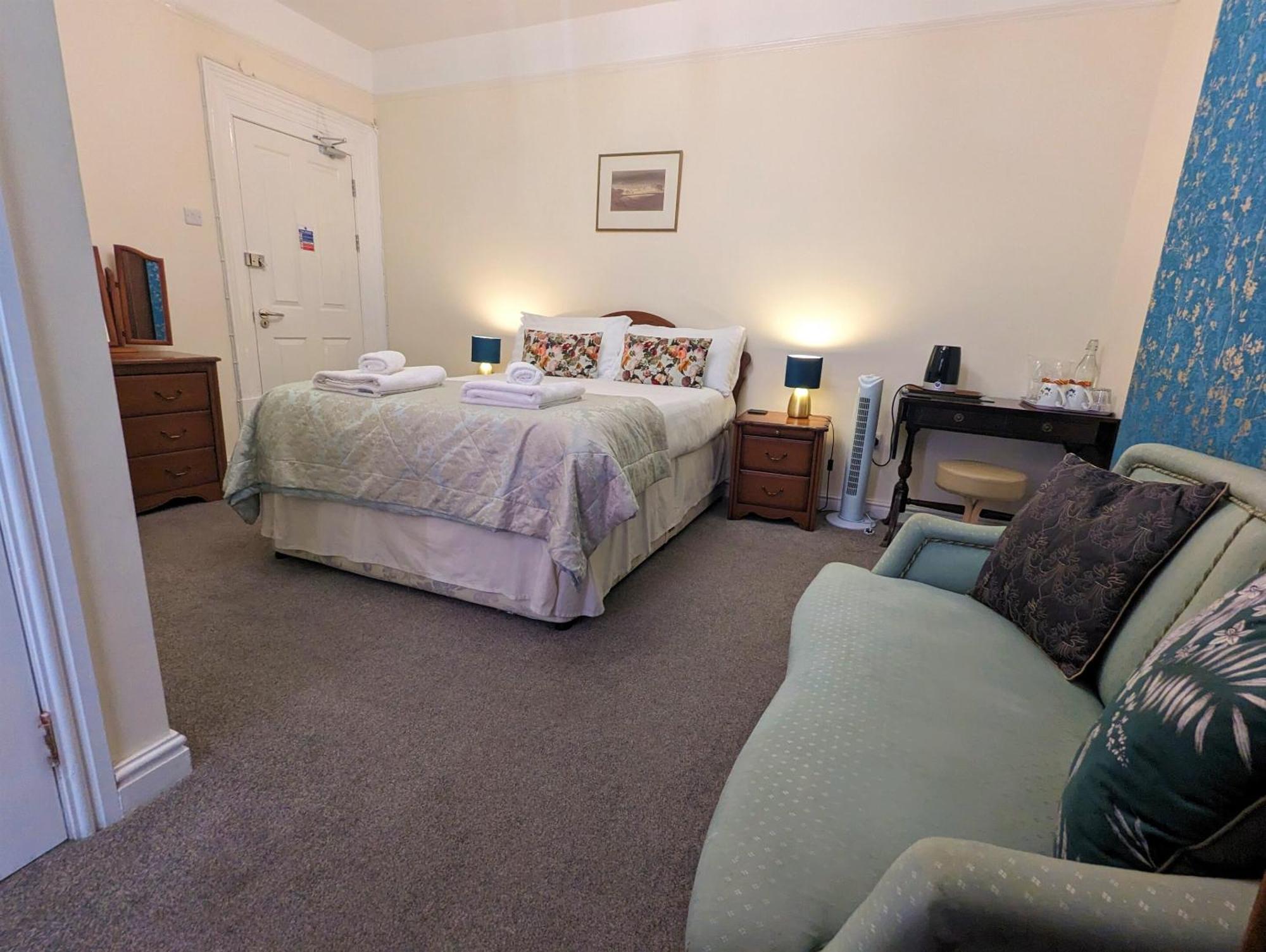The Senarth Bed & Breakfast Ландъндо Стая снимка