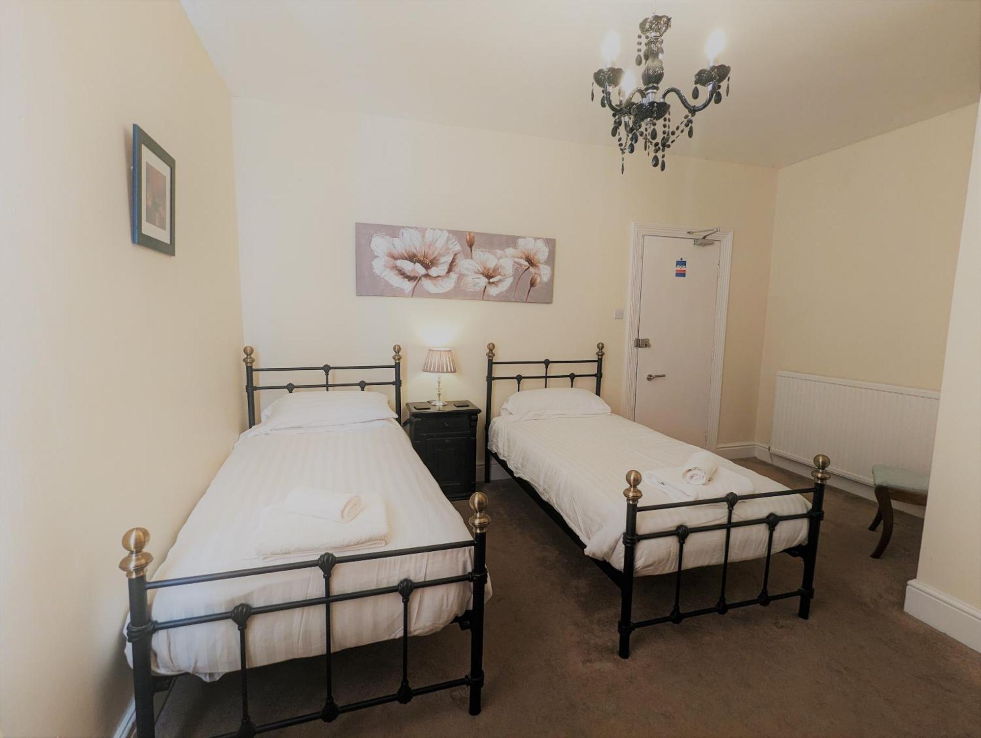 The Senarth Bed & Breakfast Ландъндо Екстериор снимка