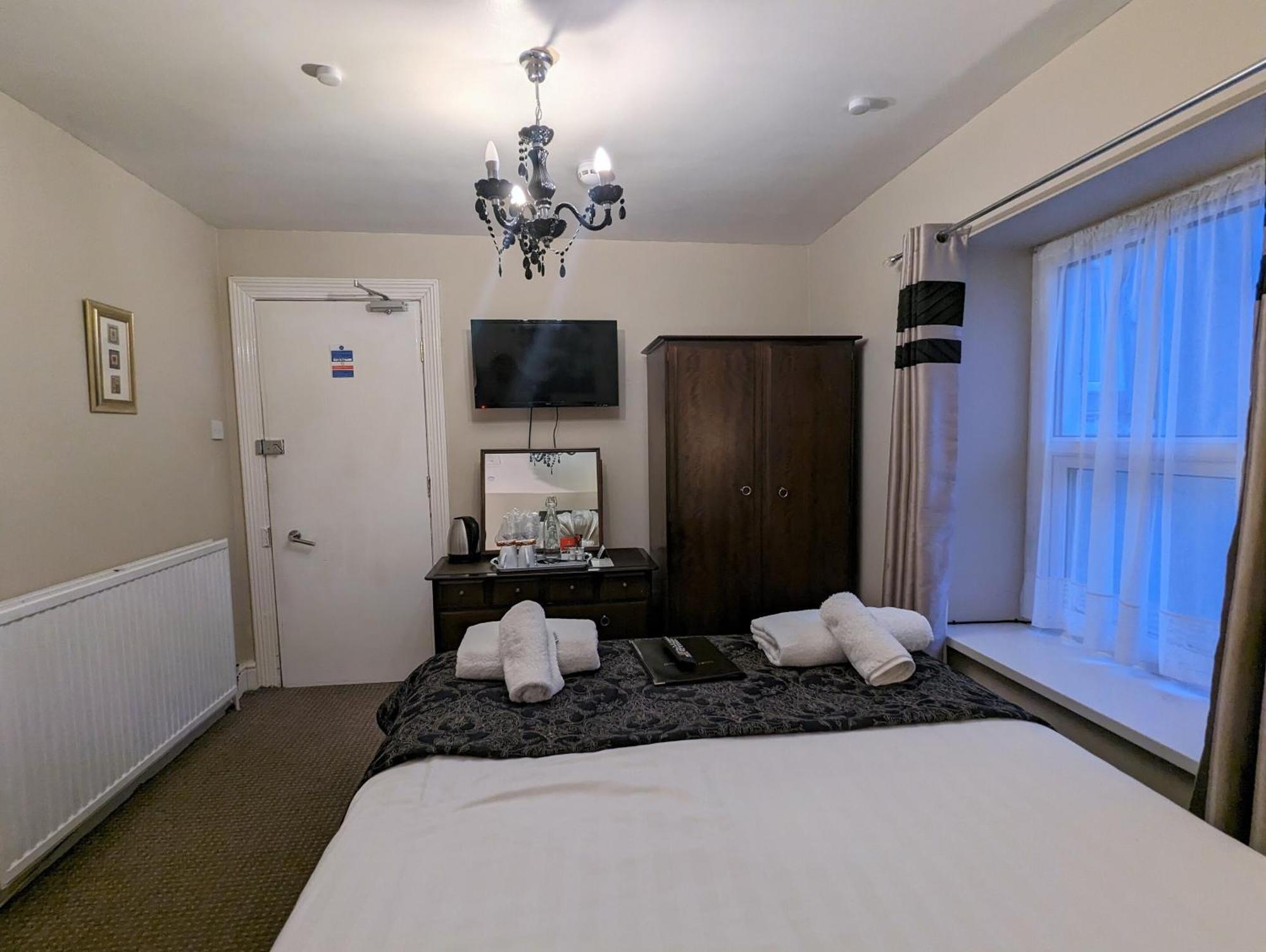 The Senarth Bed & Breakfast Ландъндо Стая снимка